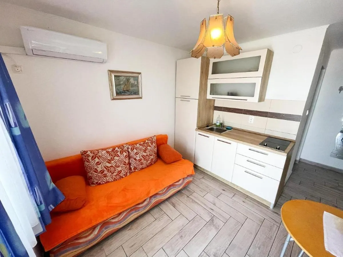 Charming Apartment In Jadranovo With Sea View 35 M²