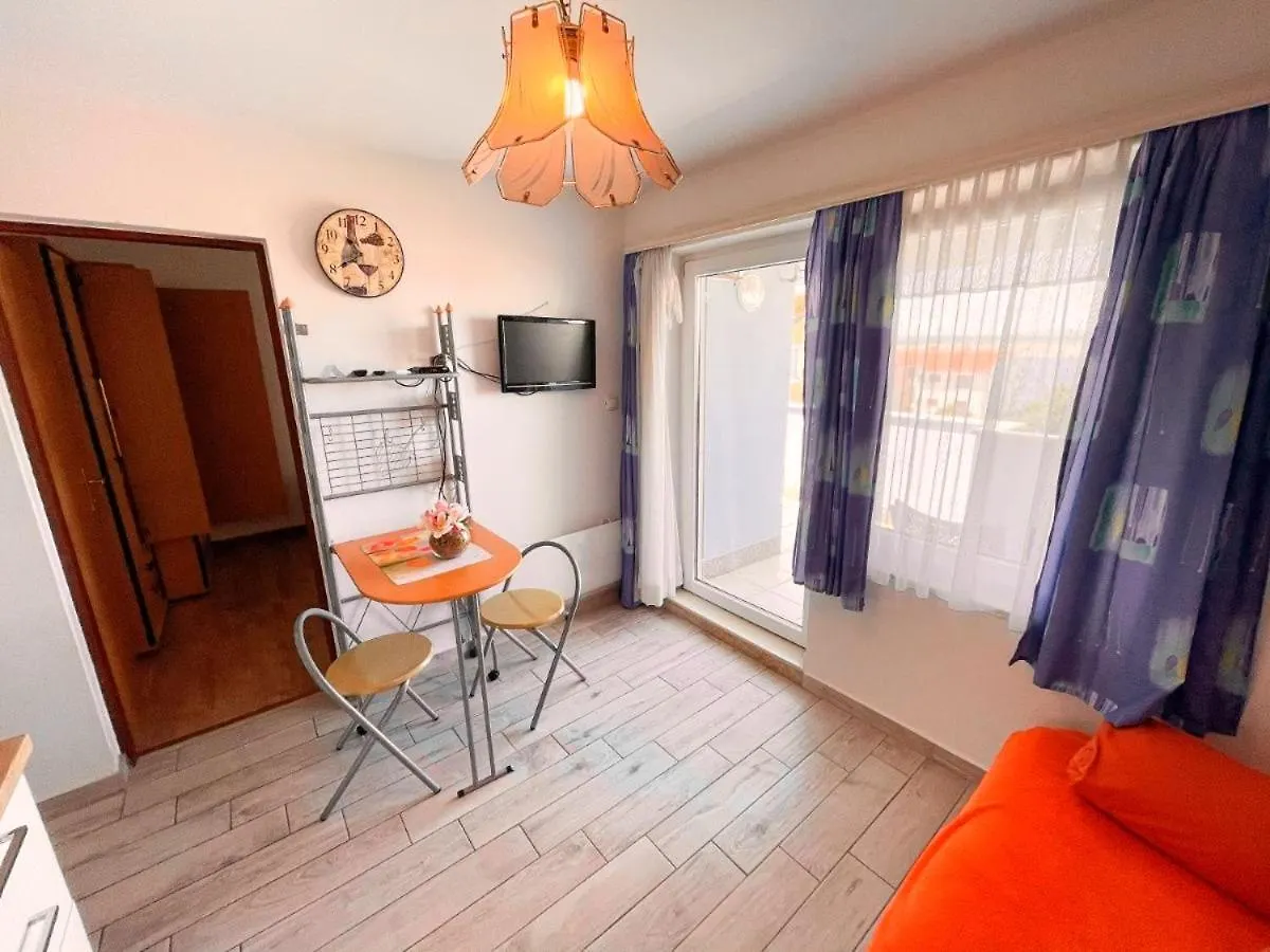 Charming Apartment In Jadranovo With Sea View 35 M²