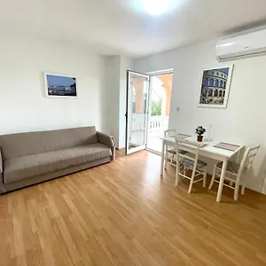  Apartment Julie
